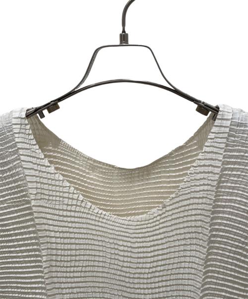 ISSEY MIYAKE（イッセイミヤケ）ISSEY MIYAKE (イッセイミヤケ) プリーツブラウス アイボリー サイズ:2の古着・服飾アイテム