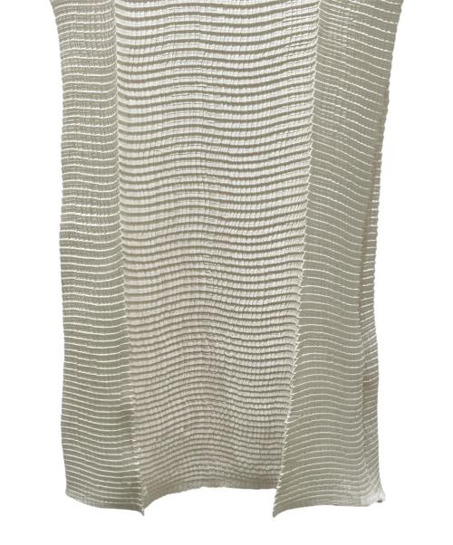 ISSEY MIYAKE（イッセイミヤケ）ISSEY MIYAKE (イッセイミヤケ) プリーツブラウス アイボリー サイズ:2の古着・服飾アイテム
