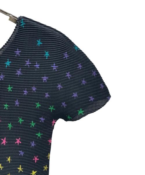 me ISSEY MIYAKE（ミーイッセイ ミヤケ）me ISSEY MIYAKE (ミーイッセイ ミヤケ) ワッフルプリーツブラウス ブラック サイズ:Freeの古着・服飾アイテム