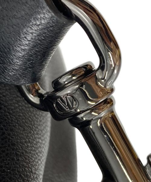 VALENTINO GARAVANI（ヴァレンティノ・ガラヴァーニ）VALENTINO GARAVANI (ヴァレンティノ・ガラヴァーニ) Vlogo Signature Shoulder Bag/Vロゴ シグネチャー ショルダーバッグ ブラックの古着・服飾アイテム