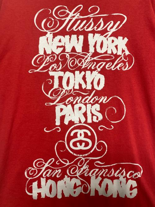 stussy（ステューシー）stussy (ステューシー) ワールドツアー プリントTシャツ レッド サイズ:Lの古着・服飾アイテム