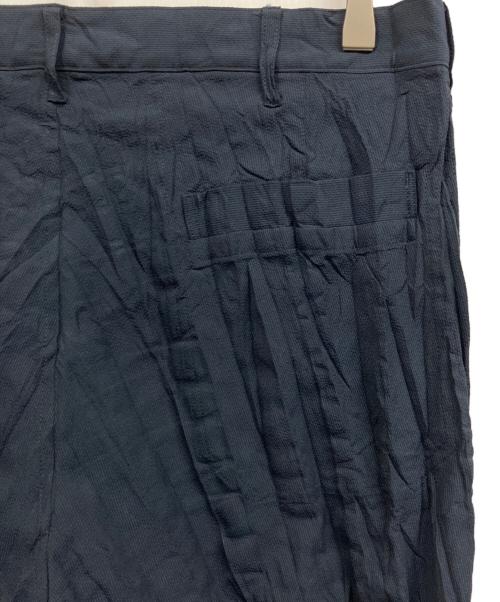 ISSEY MIYAKE MEN（イッセイミヤケメン）ISSEY MIYAKE MEN (イッセイミヤケメン) シワ加工イージーパンツ ネイビー サイズ:2の古着・服飾アイテム