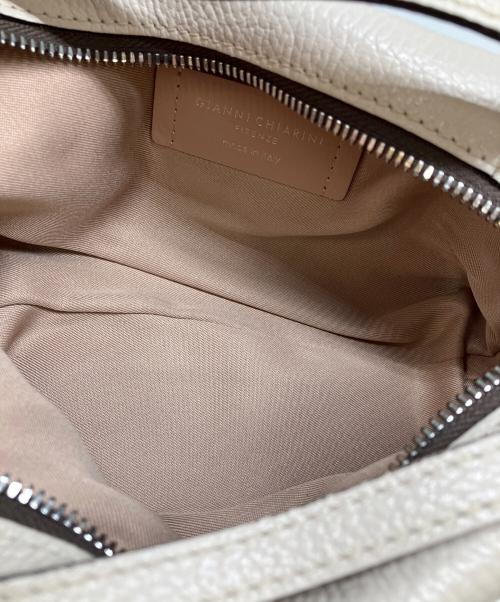 GIANNI CHIARINI（ジャンニ キアリーニ）GIANNI CHIARINI (ジャンニ キアリーニ) アリファ S アイボリーの古着・服飾アイテム