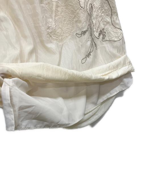 MURRAL（ミューラル）MURRAL (ミューラル) 26SS Flutter patchwork embroidered skirt ホワイト サイズ:2の古着・服飾アイテム