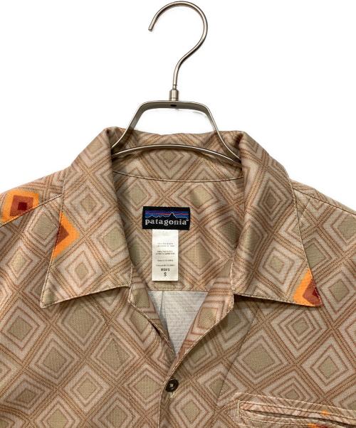 Patagonia（パタゴニア）Patagonia (パタゴニア) トレッキングウェア(Rhythm ショートスリーブインヨーシャツ) ベージュ サイズ:SIZE Sの古着・服飾アイテム