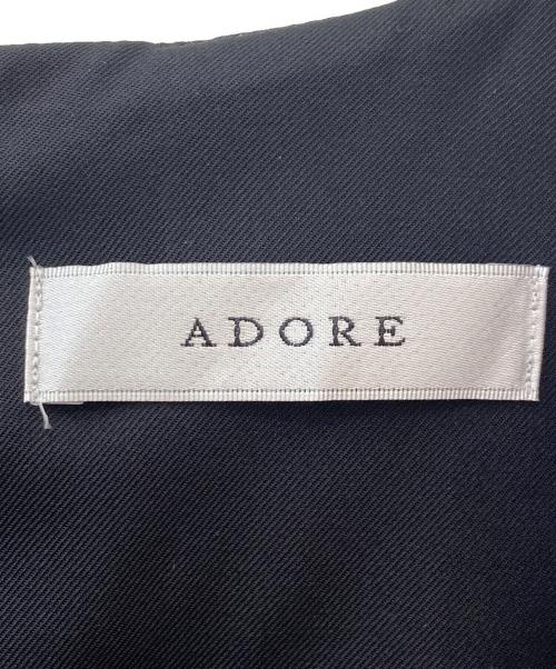 ADORE（アドーア）ADORE (アドーア) モノトーンフラワープリントワンピース ブラック サイズ:38の古着・服飾アイテム