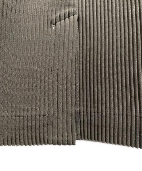 HOMME PLISSE ISSEY MIYAKE（オム プリッセ イッセイ ミヤケ）HOMME PLISSE ISSEY MIYAKE (オム プリッセ イッセイ ミヤケ) テーラード プリーツジャケット オリーブ サイズ:1の古着・服飾アイテム