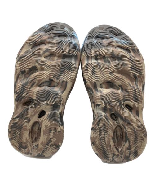 adidas（アディダス）adidas (アディダス) YEEZY Foam Runner ブラック×ブラウン×ブル― サイズ:27.5㎝の古着・服飾アイテム