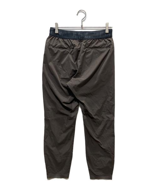 F.C.R.B.（エフシーレアルブリストル）F.C.R.B. (エフシーレアルブリストル) STRETCH LIGHT WEIGHT TAPERED EASY PANTS オリーブ サイズ:Ｍの古着・服飾アイテム