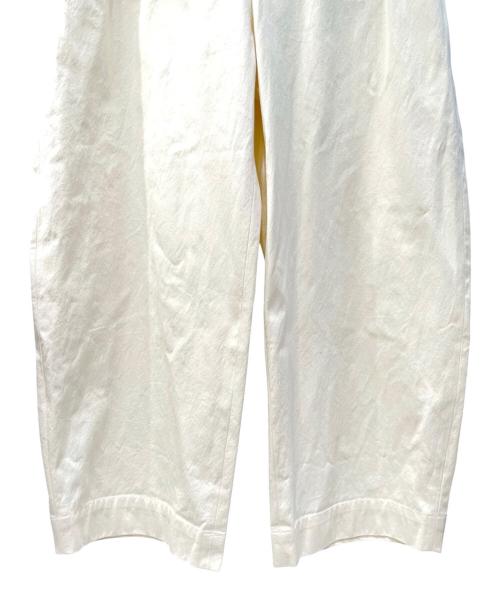 SACRA（サクラ）SACRA (サクラ) H.COUNT COTTON GABERDINE PANTS ホワイト サイズ:36の古着・服飾アイテム