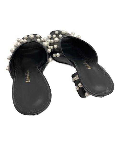 Salvatore Ferragamo（サルヴァトーレ フェラガモ）Salvatore Ferragamo (サルヴァトーレ フェラガモ) パールレザーサンダル ブラック サイズ:6 2/1の古着・服飾アイテム