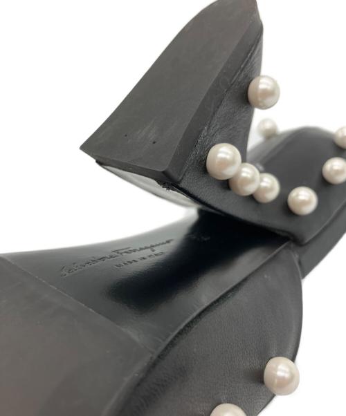 Salvatore Ferragamo（サルヴァトーレ フェラガモ）Salvatore Ferragamo (サルヴァトーレ フェラガモ) パールレザーサンダル ブラック サイズ:6 2/1の古着・服飾アイテム
