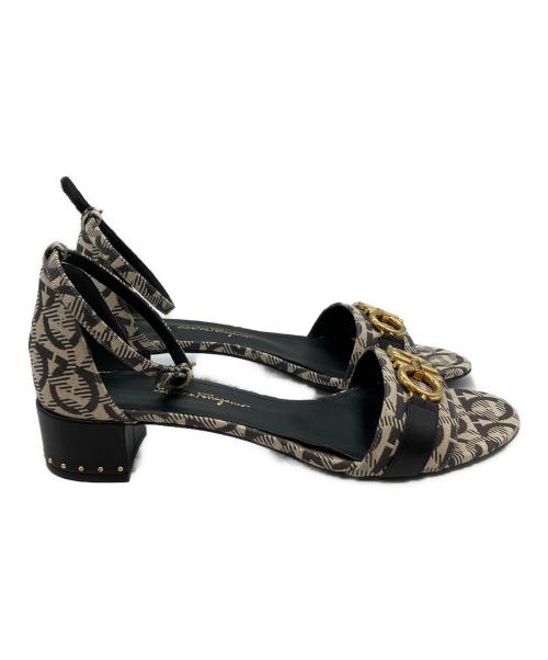 Salvatore Ferragamo（サルヴァトーレ フェラガモ）Salvatore Ferragamo (サルヴァトーレ フェラガモ) COMO 30 Tサンダル アイボリー サイズ:8 1/2の古着・服飾アイテム