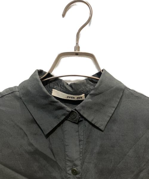 evam eva（エヴァムエヴァ）evam eva (エヴァムエヴァ) cupro silk shirts one piece ダークグレー サイズ:1の古着・服飾アイテム