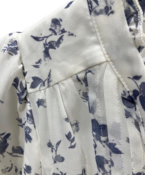 Snidel（スナイデル）Snidel (スナイデル) Sustainaプリーツプリントワンピース ホワイトの古着・服飾アイテム