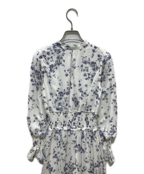Snidel（スナイデル）Snidel (スナイデル) Sustainaプリーツプリントワンピース ホワイトの古着・服飾アイテム