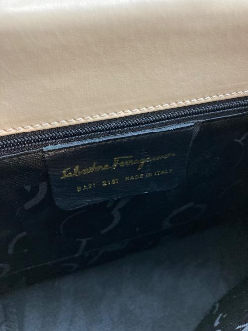 Salvatore Ferragamo（サルヴァトーレ フェラガモ）Salvatore Ferragamo (サルヴァトーレ フェラガモ) 2WAYハンドバッグ ベージュの古着・服飾アイテム