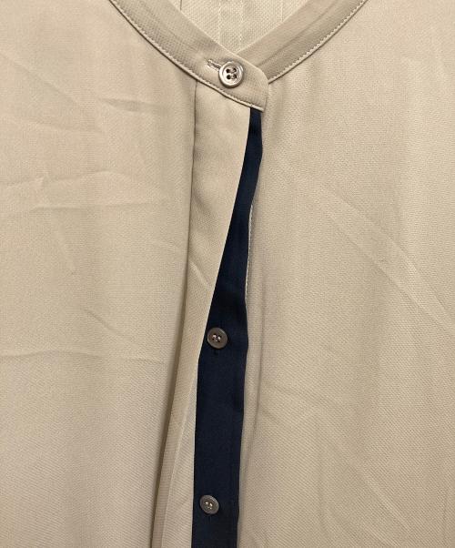 icB（アイシービー）icB (アイシービー) BackSatinAmunzen 5分袖バンドカラーブラウス ベージュ サイズ:Sの古着・服飾アイテム