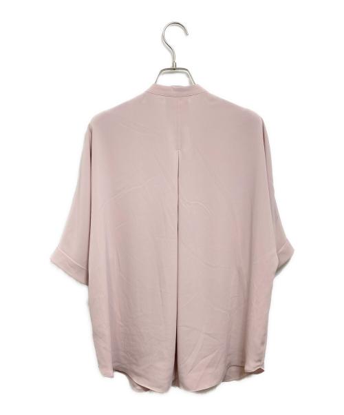 icB（アイシービー）icB (アイシービー) BackSatinAmunzen 5分袖バンドカラーブラウス ピンク サイズ:Sの古着・服飾アイテム