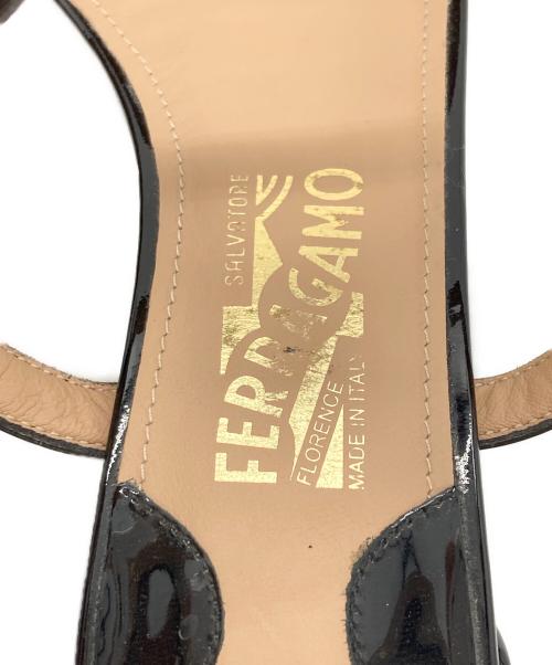 Salvatore Ferragamo（サルヴァトーレ フェラガモ）Salvatore Ferragamo (サルヴァトーレ フェラガモ) パテントレザーサンダル ブラック サイズ:SIZE 8の古着・服飾アイテム