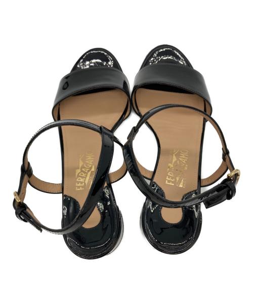 Salvatore Ferragamo（サルヴァトーレ フェラガモ）Salvatore Ferragamo (サルヴァトーレ フェラガモ) パテントレザーサンダル ブラック サイズ:SIZE 8の古着・服飾アイテム