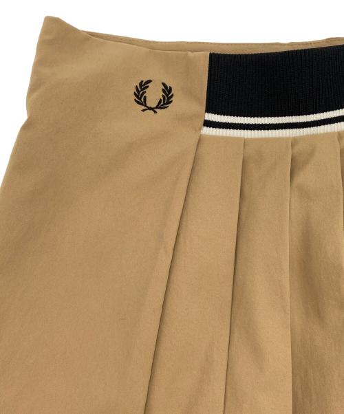 FRED PERRY（フレッドペリー）FRED PERRY (フレッドペリー) プリーツスカート カーキ サイズ:36の古着・服飾アイテム