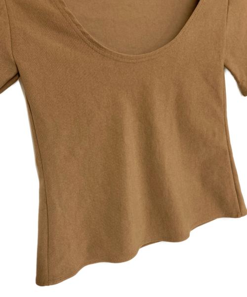 cygne（シーニュ）cygne (シーニュ) バックオープンS/Sトップス ブラウン サイズ:1の古着・服飾アイテム