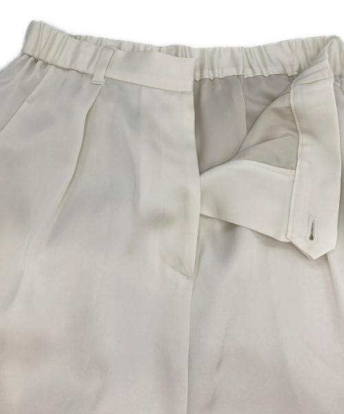Noble（ノーブル）Noble (ノーブル) ルナサテンナローフレアタックパンツ ホワイト サイズ:SIZE 36の古着・服飾アイテム