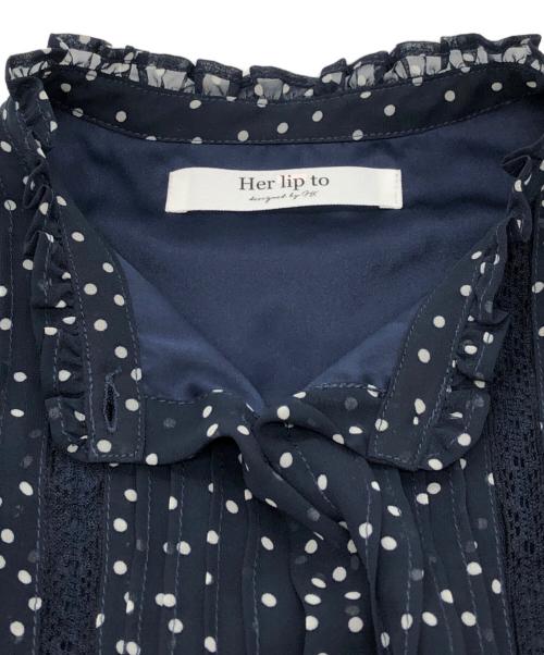 HER LIP TO（ハーリップトゥ）HER LIP TO (ハーリップトゥ) PolkaDot Side Bow Pleated Dress ネイビー サイズ:SIZE M 未使用品の古着・服飾アイテム