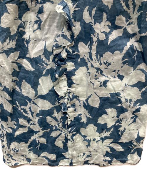 SOULEIADO（ソレイアード）SOULEIADO (ソレイアード) コットンリネンプリント フリルネックブラウス ブルー サイズ:36の古着・服飾アイテム