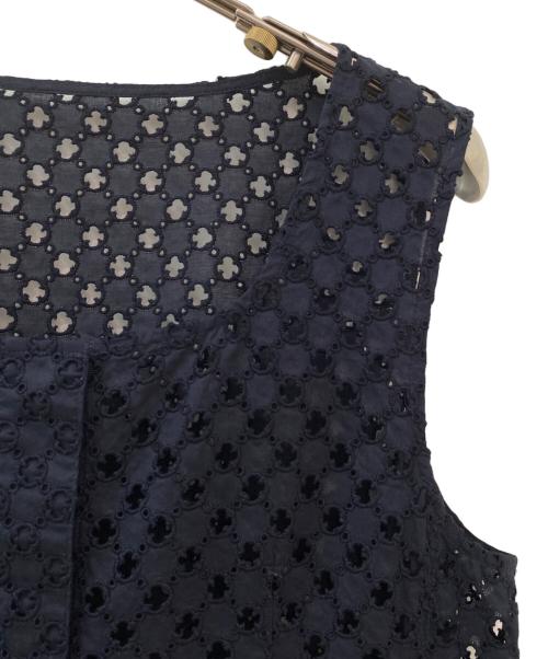 BALLSEY（ボールジィ）BALLSEY (ボールジィ) コモンフラワーエンブロイダリー Uネックジレブラウス ネイビー サイズ:36の古着・服飾アイテム
