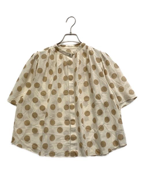 TOMORROW LAND collection（トゥモローランドコレクション）TOMORROW LAND collection (トゥモローランドコレクション) コインドットプリント フレアーベルスリーブブラウス ベージュ サイズ:38の古着・服飾アイテム