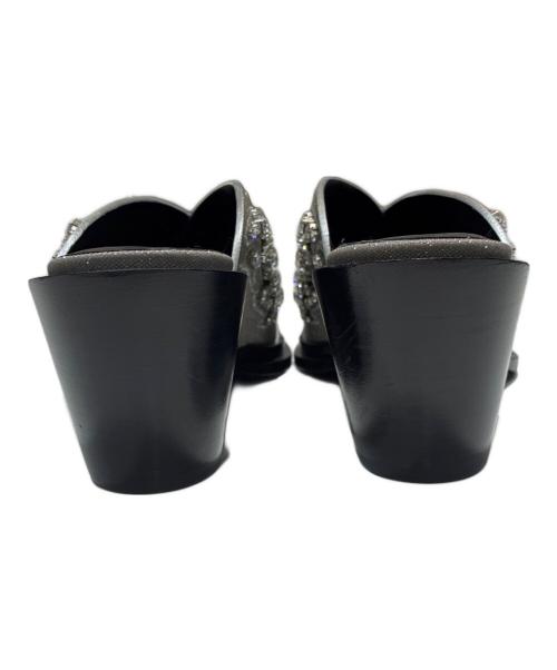 JIMMY CHOO（ジミーチュウ）JIMMY CHOO (ジミーチュウ) グリッターミュール シルバー サイズ:37の古着・服飾アイテム