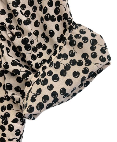 HER LIP TO（ハーリップトゥ）HER LIP TO (ハーリップトゥ) Cherry Pattern Cache-Coeur One-Piece ピンク サイズ:Mの古着・服飾アイテム
