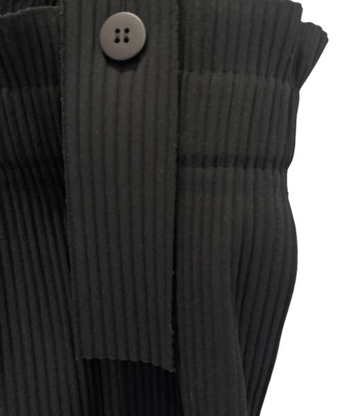 me ISSEY MIYAKE（ミーイッセイ ミヤケ）me ISSEY MIYAKE (ミーイッセイ ミヤケ) ショルダーストラップ付プリーツスカート ブラック サイズ:Freeの古着・服飾アイテム