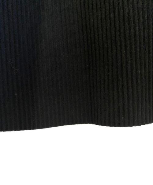 me ISSEY MIYAKE（ミーイッセイ ミヤケ）me ISSEY MIYAKE (ミーイッセイ ミヤケ) ショルダーストラップ付プリーツスカート ブラック サイズ:Freeの古着・服飾アイテム