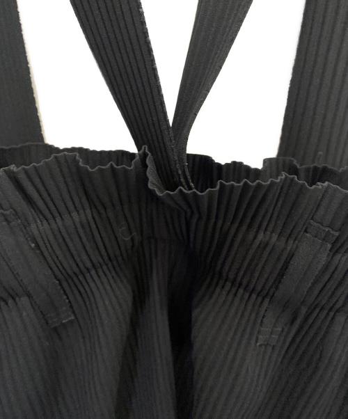 me ISSEY MIYAKE（ミーイッセイ ミヤケ）me ISSEY MIYAKE (ミーイッセイ ミヤケ) ショルダーストラップ付プリーツスカート ブラック サイズ:Freeの古着・服飾アイテム