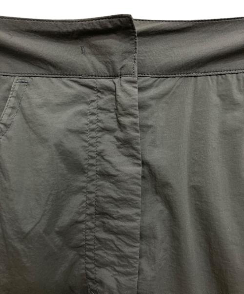 AMOMENTO（アモーメント）AMOMENTO (アモーメント) シアーストレートパンツ グレーの古着・服飾アイテム