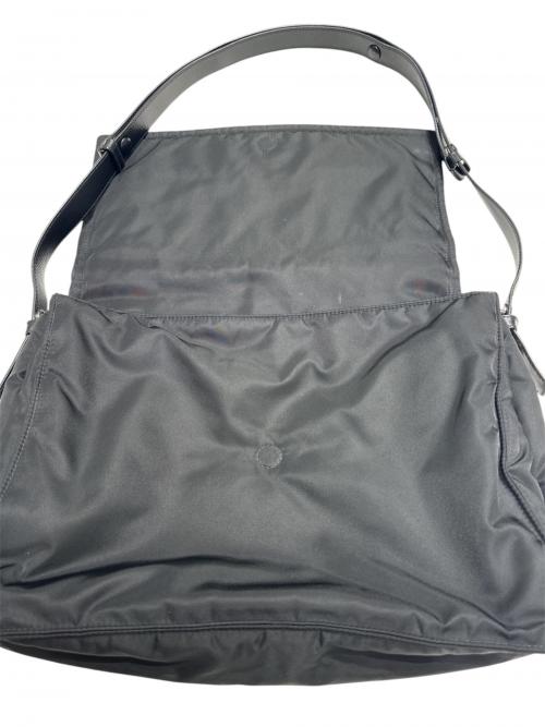 PRADA（プラダ）PRADA (プラダ) Re-Nylon ラージ パデッド ショルダーバッグ ブラック サイズ:-の古着・服飾アイテム