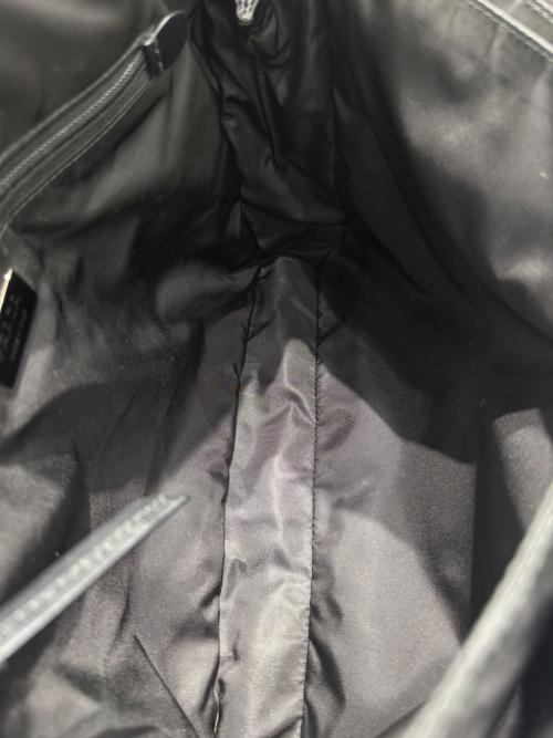 PRADA（プラダ）PRADA (プラダ) Re-Nylon ラージ パデッド ショルダーバッグ ブラック サイズ:-の古着・服飾アイテム