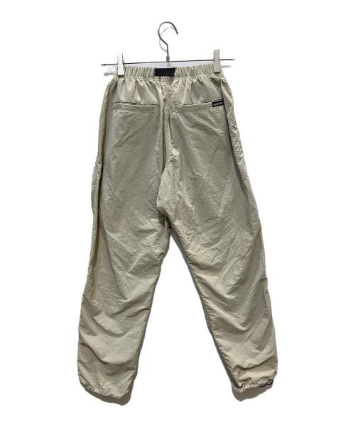GRAMICCI（グラミチ）GRAMICCI (グラミチ) LOWERCASE NYLON TRACK PANT ベージュ サイズ:XSの古着・服飾アイテム