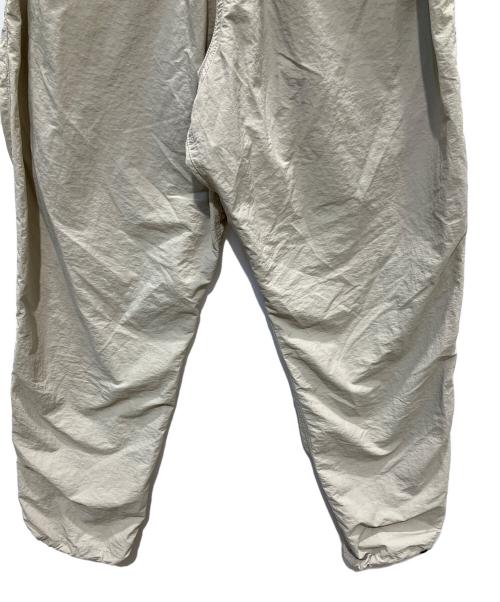GRAMICCI（グラミチ）GRAMICCI (グラミチ) LOWERCASE NYLON TRACK PANT ベージュ サイズ:XSの古着・服飾アイテム