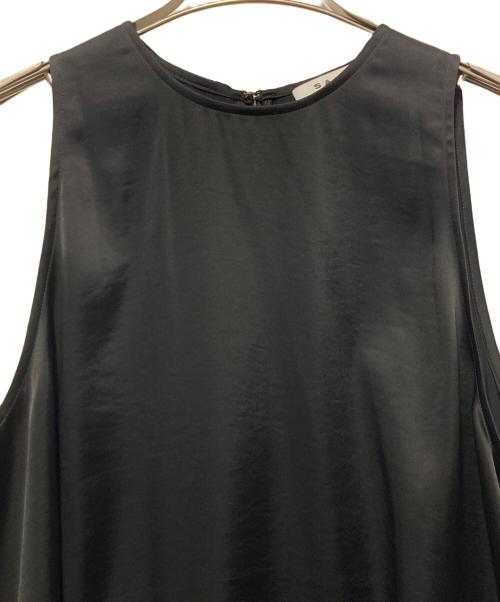 SACRA（サクラ）SACRA (サクラ) TRIACE SATIN TOP/トリアセートサテントップ ブラック サイズ:38 未使用品の古着・服飾アイテム