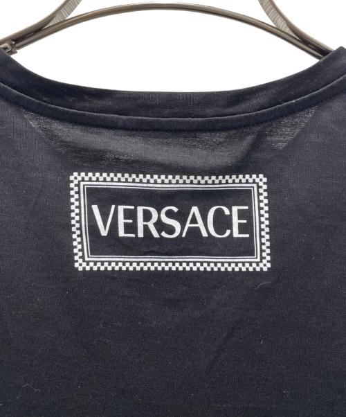 VERSACE（ヴェルサーチェ）VERSACE (ヴェルサーチェ) グラフィック プリント クルーネック 半袖 Tシャツ ブラック サイズ:38の古着・服飾アイテム