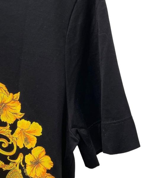 VERSACE（ヴェルサーチェ）VERSACE (ヴェルサーチェ) グラフィック プリント クルーネック 半袖 Tシャツ ブラック サイズ:38の古着・服飾アイテム