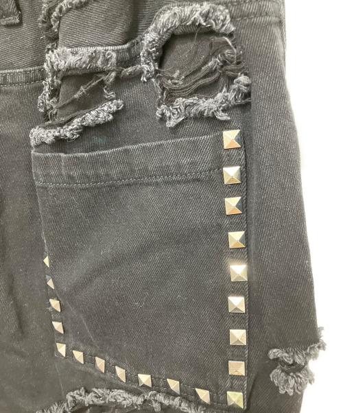 REFLEM（レフレム）REFLEM (レフレム) スタッズ付きダメージデニムハーフパンツ ブラック サイズ:FREEの古着・服飾アイテム