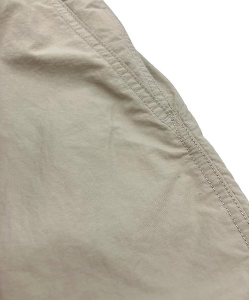 GRAMICCI（グラミチ）GRAMICCI (グラミチ) LOWERCASE NYLON TRACK PANT ベージュ サイズ:SIZE Mの古着・服飾アイテム