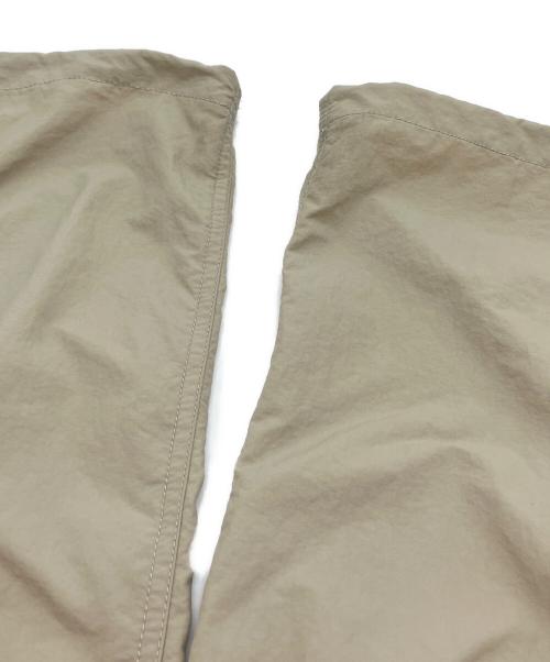 GRAMICCI（グラミチ）GRAMICCI (グラミチ) LOWERCASE NYLON TRACK PANT ベージュ サイズ:SIZE Mの古着・服飾アイテム