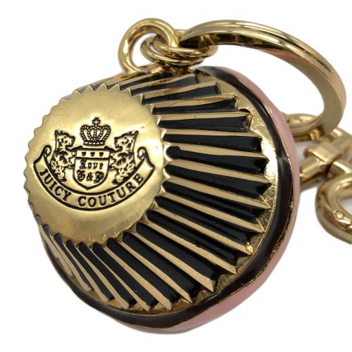 JUICY COUTURE（ジューシークチュール）JUICY COUTURE (ジューシークチュール) カップケーキモチーフキーホルダー ピンク ピンクの古着・服飾アイテム