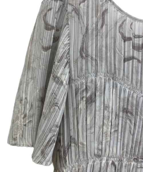Snidel（スナイデル）Snidel (スナイデル) マーブルフラワープリーツワンピース ライトグレー サイズ:ONEの古着・服飾アイテム